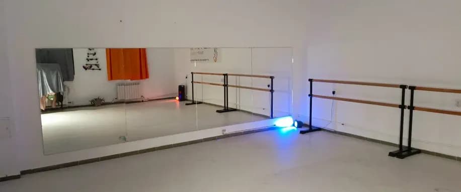 gallery slide